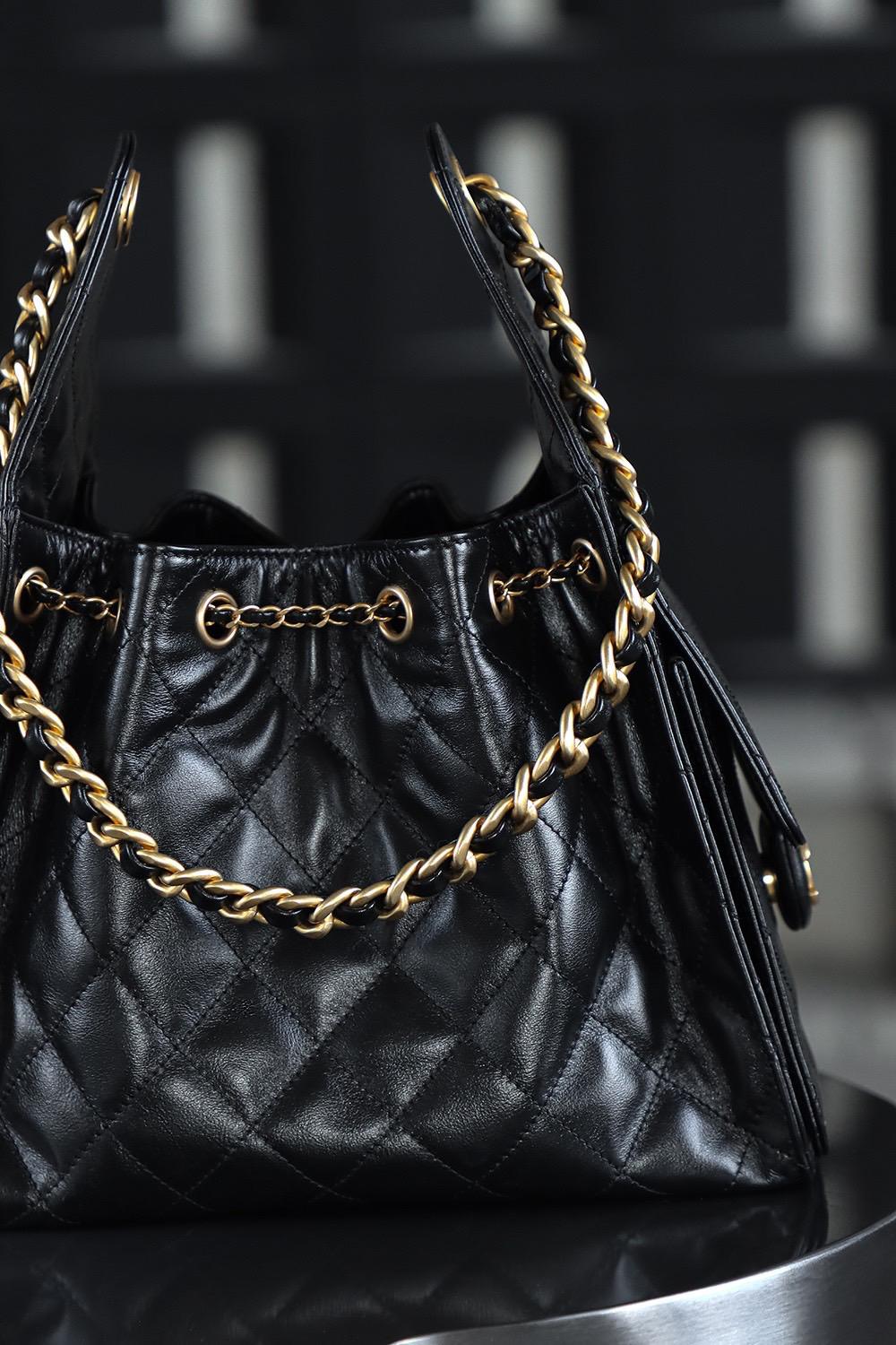 Crumpled Calfskin Quilted Handbag Black