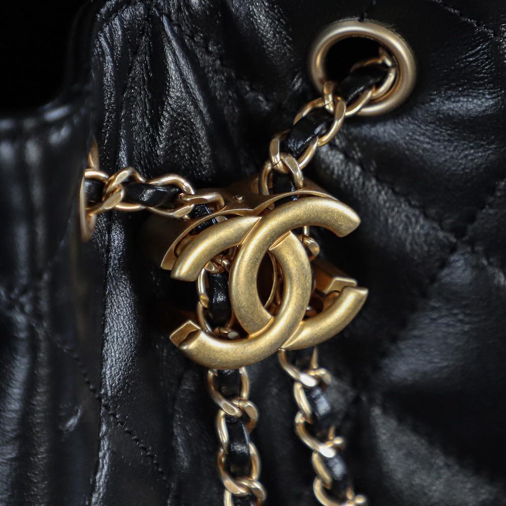 Crumpled Calfskin Quilted Handbag Black