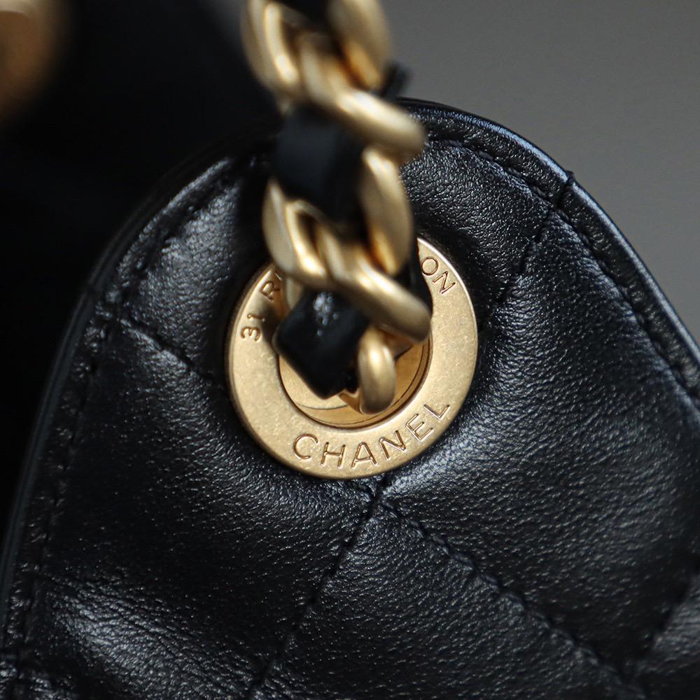 Crumpled Calfskin Quilted Handbag Black